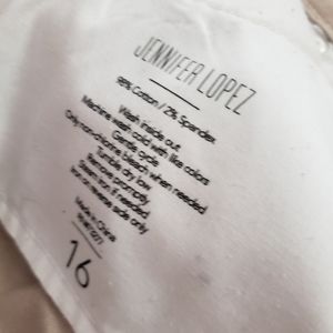 Tan Jennifer Lopez capri 16